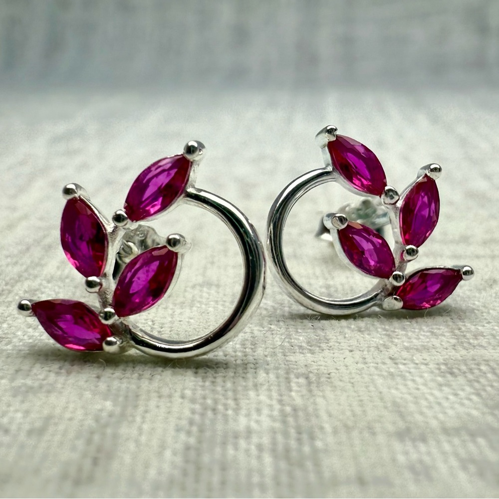 NWT Sterling Silver Ruby Red CZ Leaf Circle Earrings